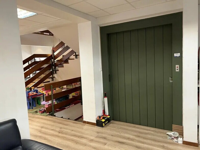 Commerce de détail dans Aubagne à louer - Photo du bâtiment - Image 2 de 5