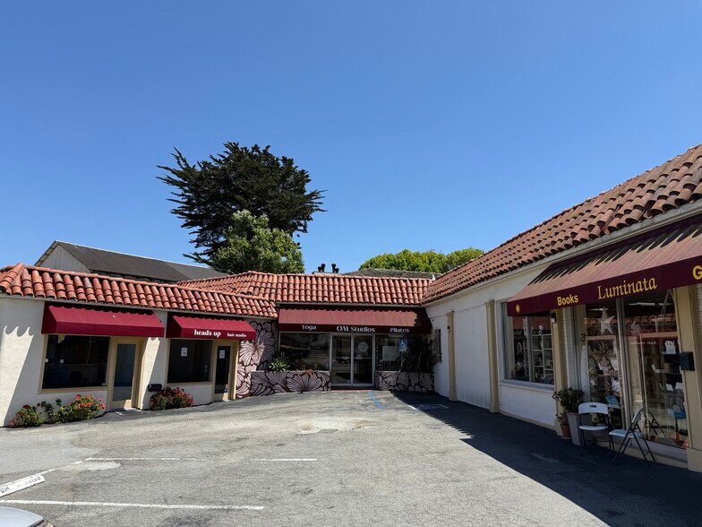 631 Cass St, Monterey, CA à louer - Photo du bâtiment - Image 2 de 6
