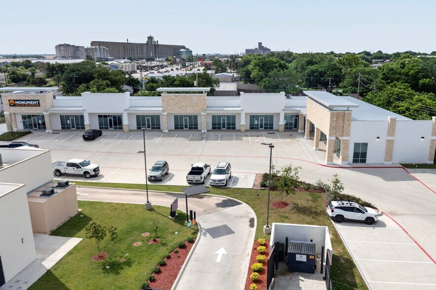325 N Saginaw Blvd, Saginaw, TX à louer - Photo du bâtiment - Image 3 de 19