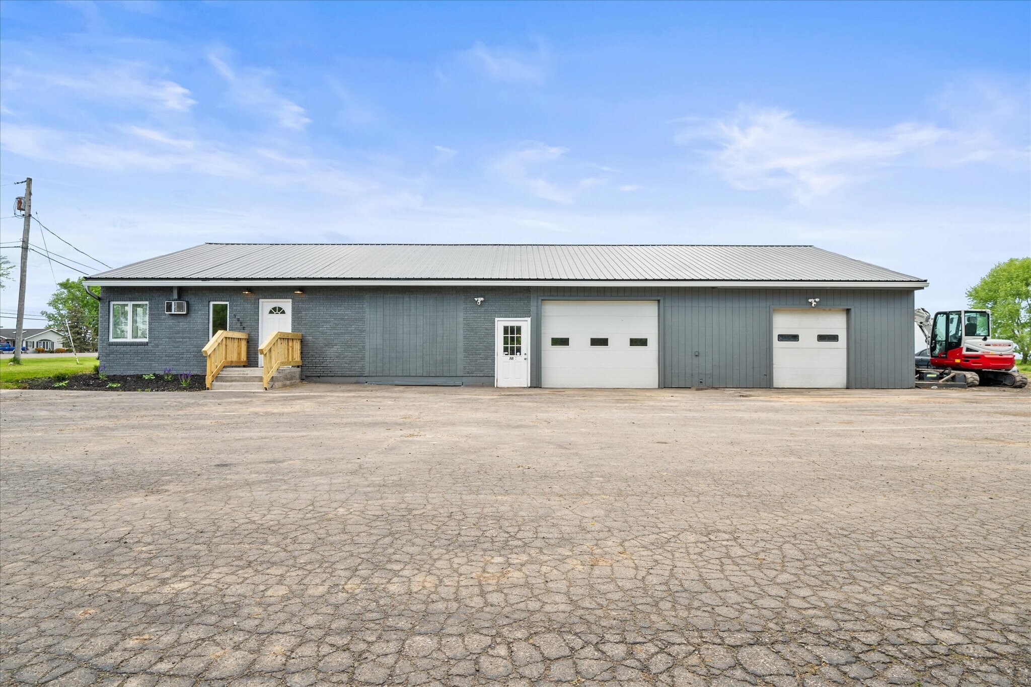 3890 State Route 5 And 20, Canandaigua, NY à vendre Photo du bâtiment- Image 1 de 1