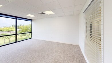 1815 Griffin Rd, Dania Beach, FL à louer Photo intérieure- Image 2 de 9