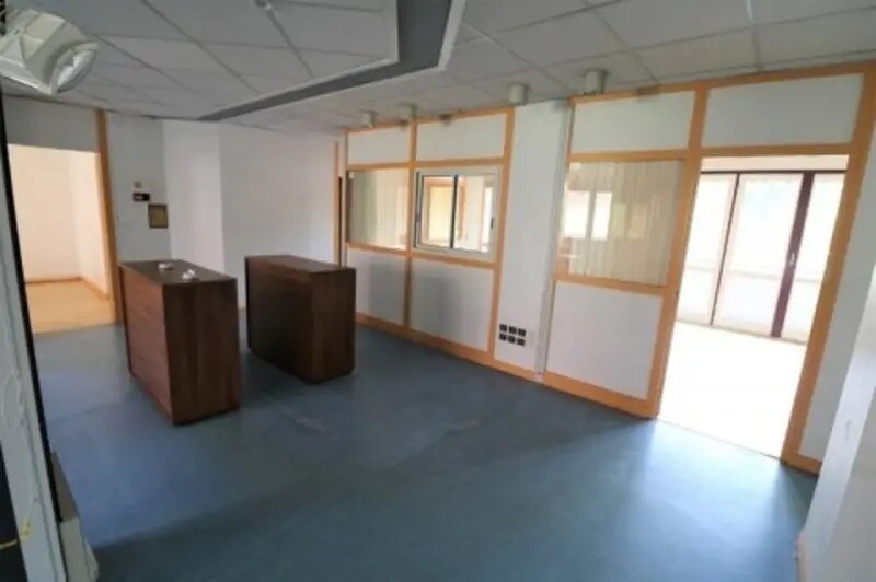 Flex in Villefranche-sur-Saône for lease Interior Photo- Image 1 of 2