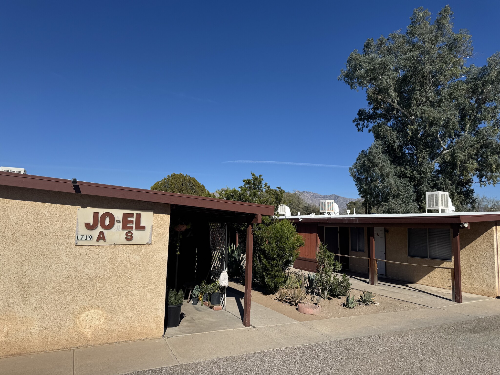1715 E Blacklidge Dr, Tucson, AZ for sale Primary Photo- Image 1 of 19