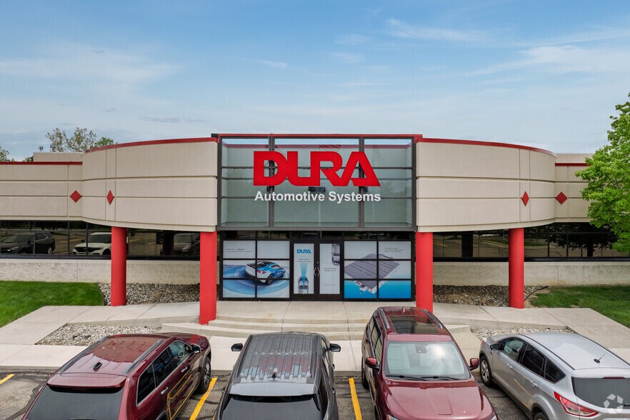 1780 Pond Run, Auburn Hills, MI à vendre - Photo du bâtiment - Image 2 de 6