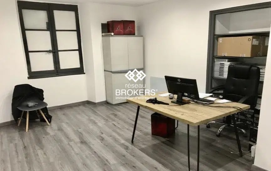 Retail in Grenoble for lease - Interior Photo - Image 2 of 6