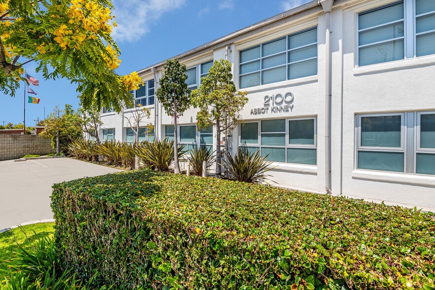 2100 Abbot Kinney Blvd, Venice, CA for lease - Building Photo - Image 3 of 41