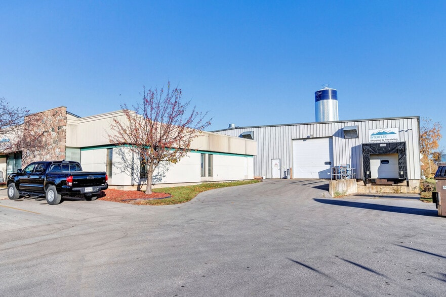 2330 Pamperin Rd, Howard, WI for lease - Primary Photo - Image 1 of 17