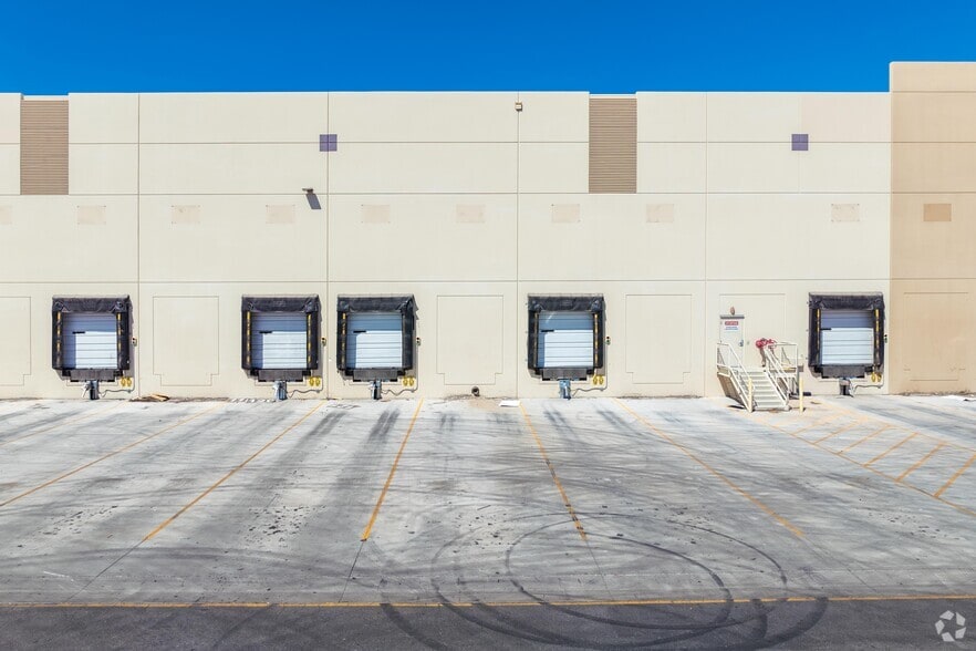 1775 Executive Airport Dr, Henderson, NV for lease - Building Photo - Image 2 of 3