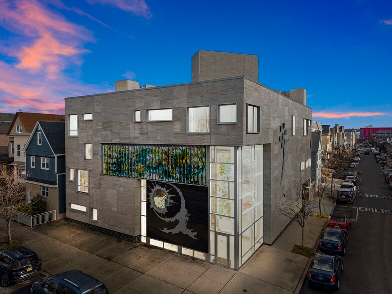 354 Avenue C, Bayonne, NJ for sale - Primary Photo - Image 1 of 46