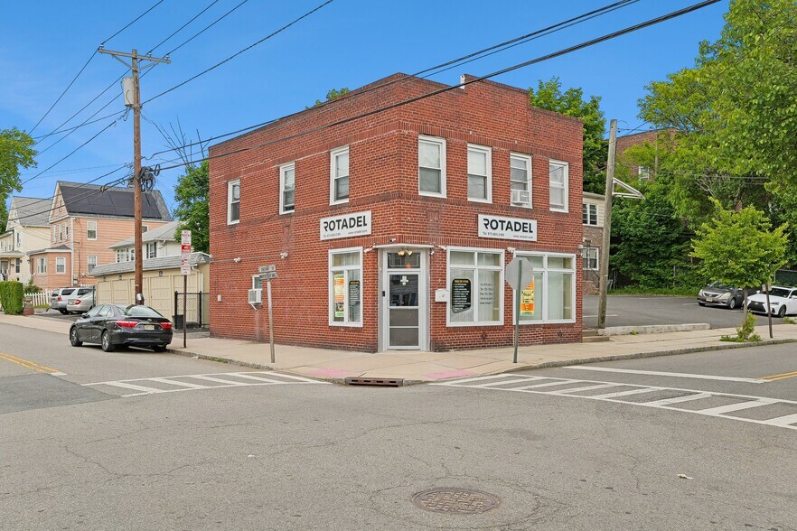 47 Chestnut St, West Orange, NJ à vendre - Photo du bâtiment - Image 2 de 33