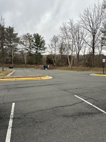 1142-1148 Walker Rd, Great Falls, VA à vendre - Photo du bâtiment - Image 3 de 58