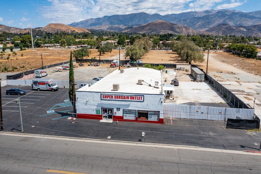 Turnkey Low Overhead MultiProfit Centers portfolio of 2 properties for sale on LoopNet.ca - Building Photo - Image 2 of 43
