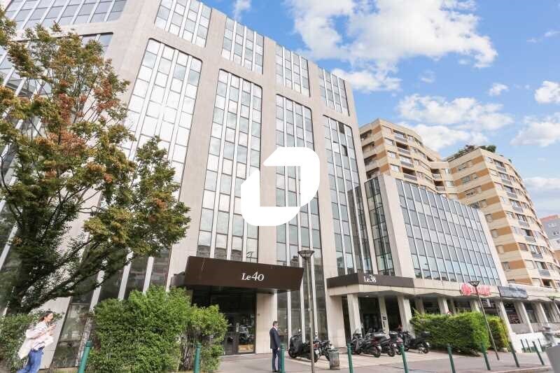 Bureau dans Suresnes à louer Photo du bâtiment- Image 1 de 13