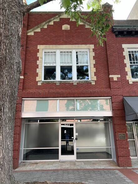 211 Nash St E, Wilson, NC à vendre - Photo du bâtiment - Image 2 de 5