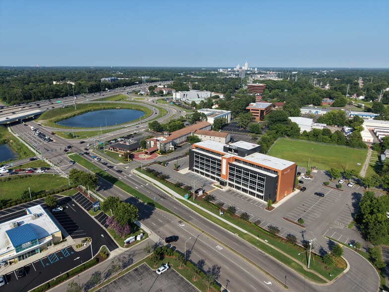 160 Newtown Rd, Virginia Beach, VA for lease - Building Photo - Image 1 of 16