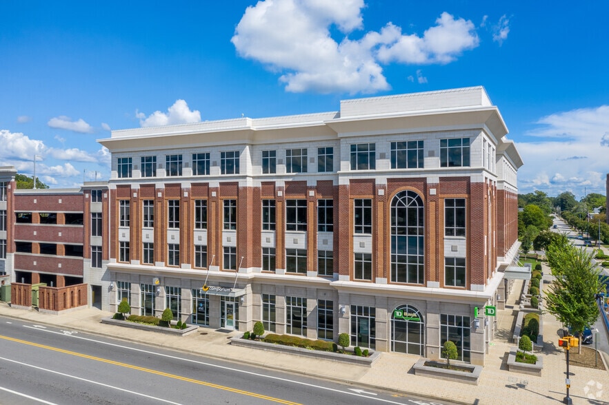 331 E Main St, Rock Hill, SC for lease - Building Photo - Image 2 of 19