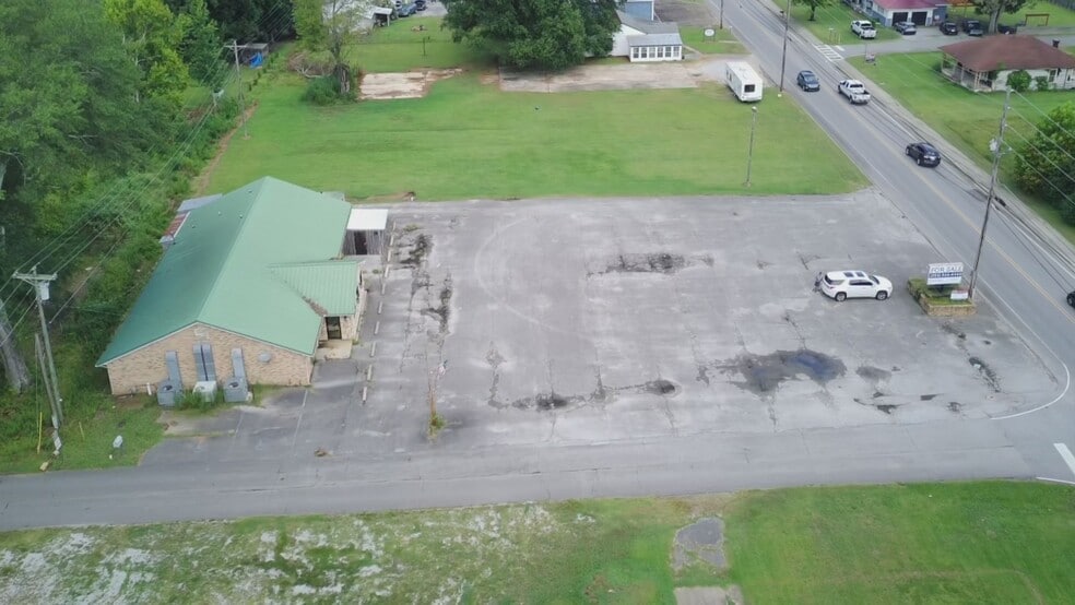 607 4th St NW, Red Bay, AL à vendre - Photo du bâtiment - Image 3 de 28