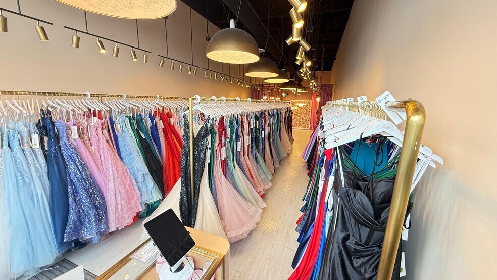 2900 Gibford Dr, Ottawa, ON à vendre - Photo du bâtiment - Image 2 de 13