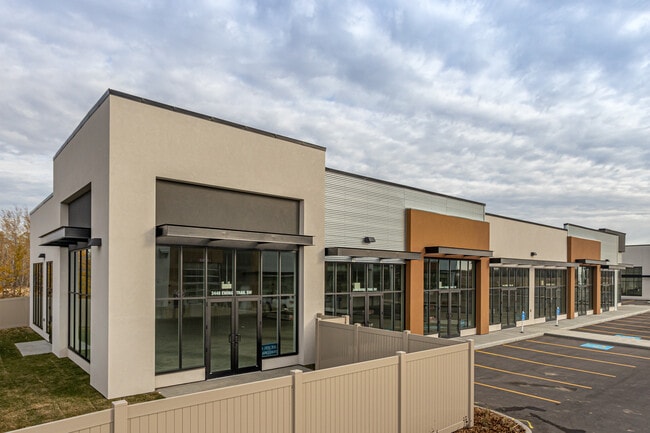 Plus de détails pour 3462-3466 Ewing Trail SW, Edmonton, AB - Commerce de détail à louer