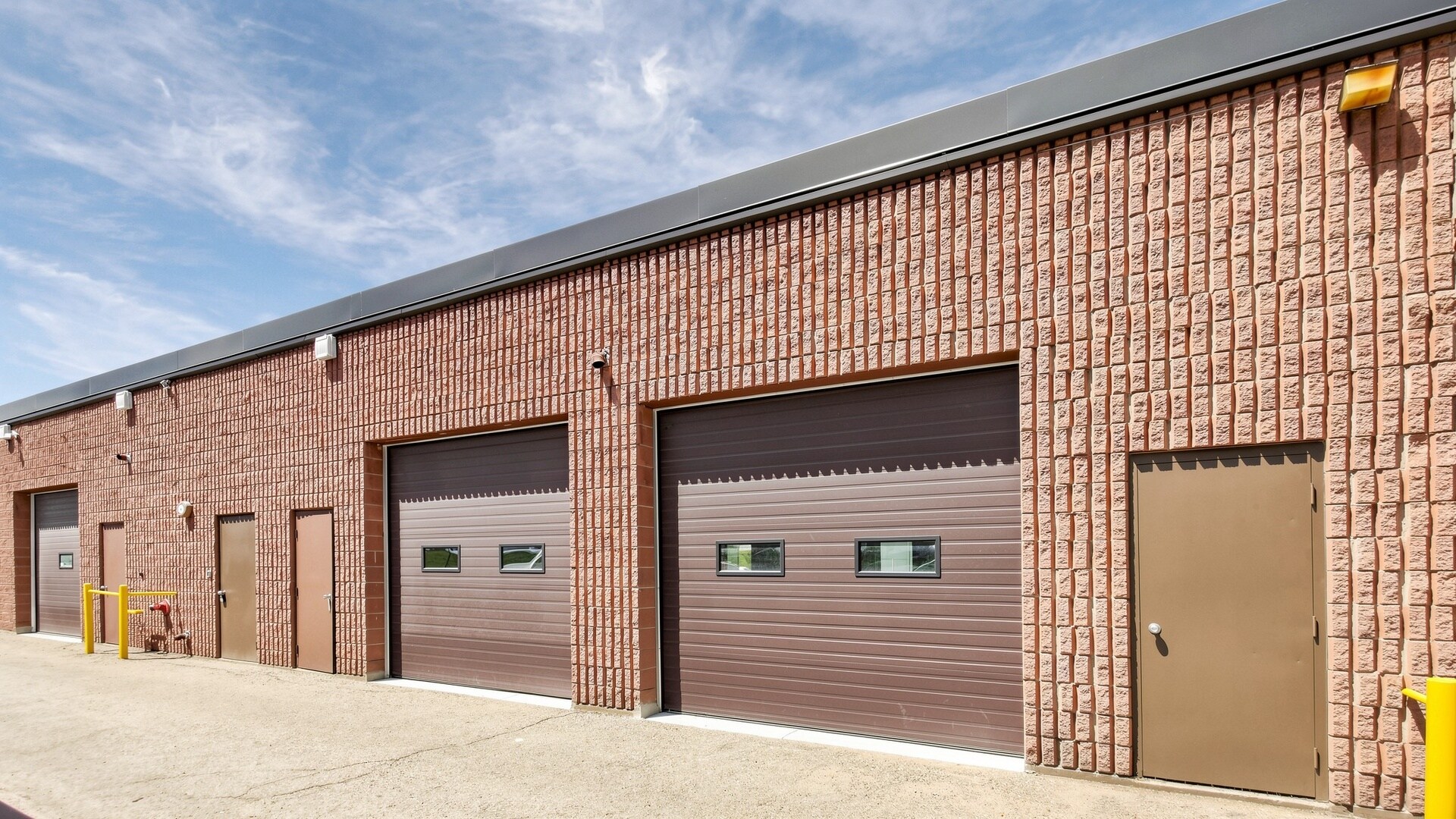 305 Armstrong Ave, Halton Hills, ON for lease Interior Photo- Image 1 of 9
