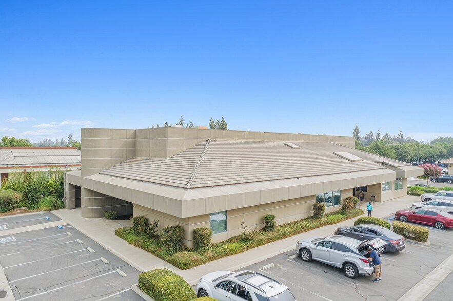 137 S Aspen Ct, Visalia, CA à vendre - Photo du bâtiment - Image 3 de 6