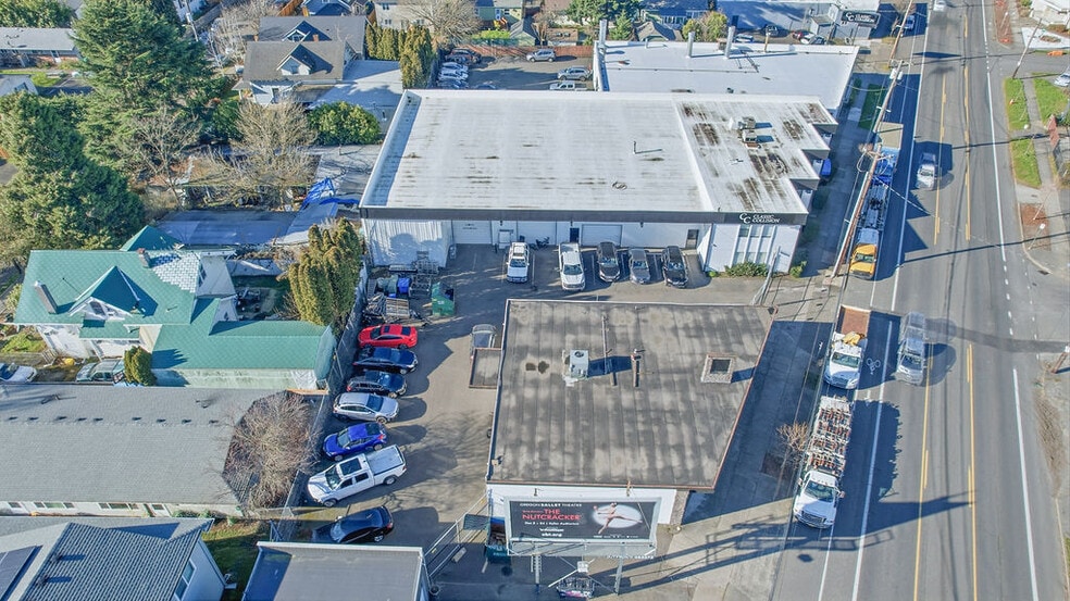 Classic Collision - Portland, OR portfolio of 2 properties for sale on LoopNet.ca - Aerial - Image 3 of 6