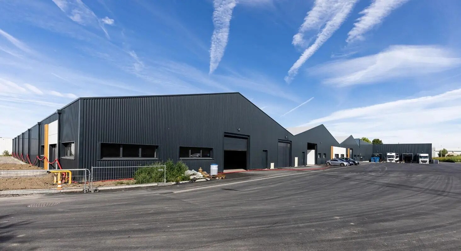 Office in Neuville-en-Ferrain for lease Building Photo- Image 1 of 6