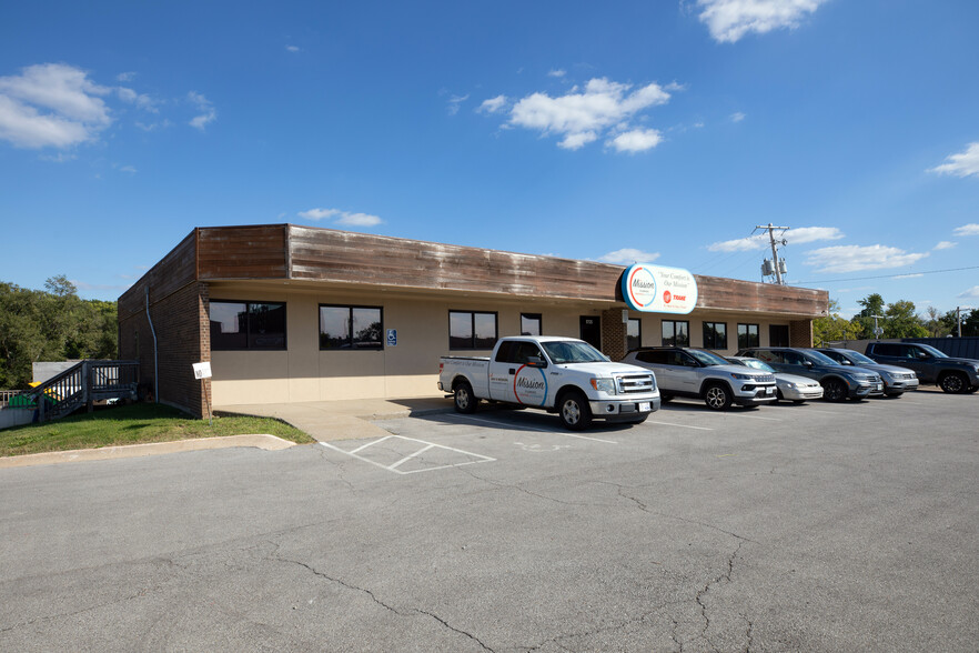 5725 Nieman Rd, Shawnee, KS for lease - Building Photo - Image 2 of 14