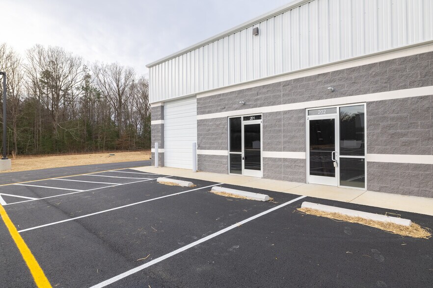 8145 Pine Ridge Rd, Mechanicsville, VA à louer - Photo du bâtiment - Image 3 de 27