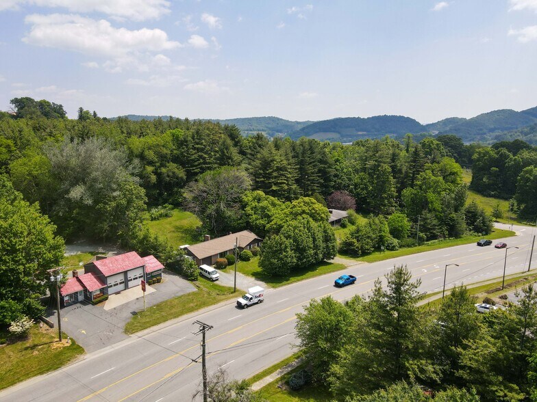 1545 U. S. Highway 421, Boone, NC à vendre - Photo du bâtiment - Image 2 de 13