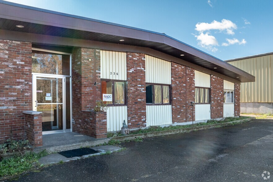 236 S 2nd St, Butternut, WI à vendre - Photo du bâtiment - Image 2 de 50