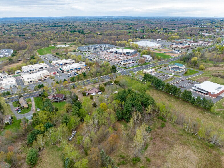 130-150 Buckland, South Windsor, CT à vendre - Photo du bâtiment - Image 3 de 3