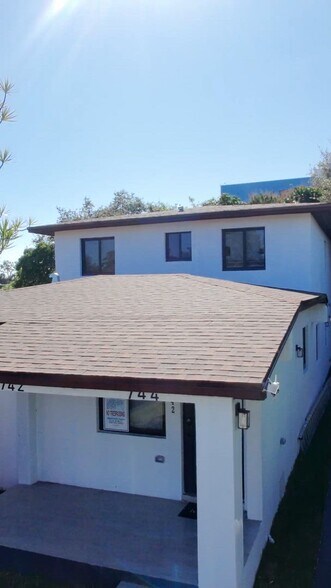 742 NW 70th St, Miami, FL à vendre - Vidéo sur l’inscription commerciale - Image 2 de 100