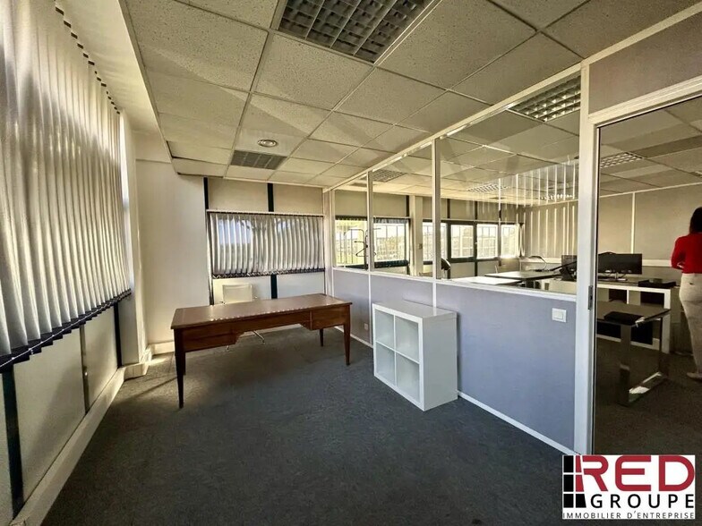 10 Rue Du Lieutenant Parayre, Aix-en-Provence à louer - Photo du bâtiment - Image 3 de 10