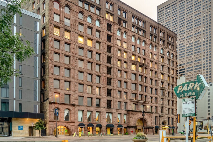 10 S 5th St, Minneapolis, MN à louer - Photo du bâtiment - Image 2 de 9