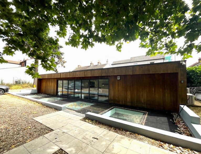 Catherine St, St Albans for sale - Primary Photo - Image 1 of 2