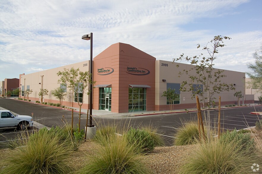2965 Coleman St, North Las Vegas, NV à louer - Photo du bâtiment - Image 2 de 24