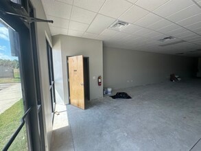 132 Gateway Ln, Bethlehem, GA for lease Interior Photo- Image 1 of 13