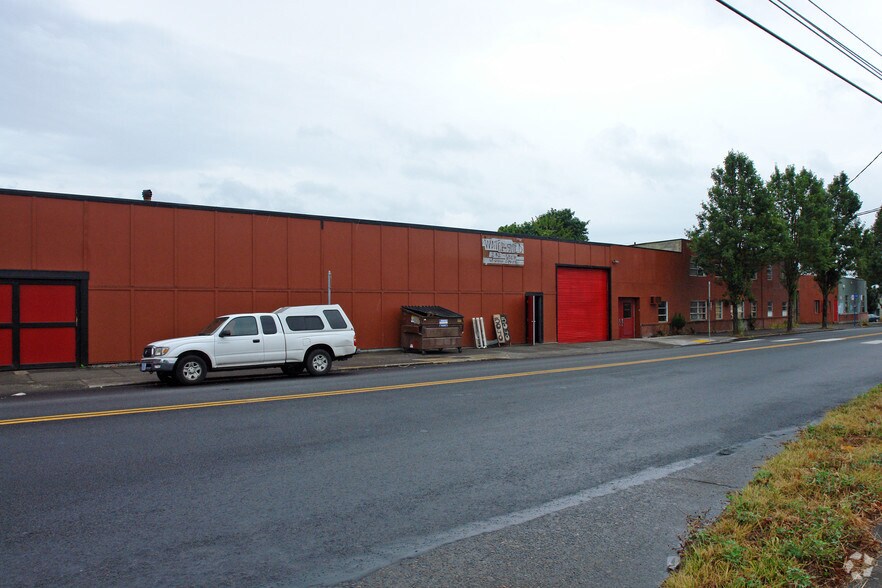 5040 SE Milwaukie Ave, Portland, OR à louer - Photo du bâtiment - Image 2 de 6