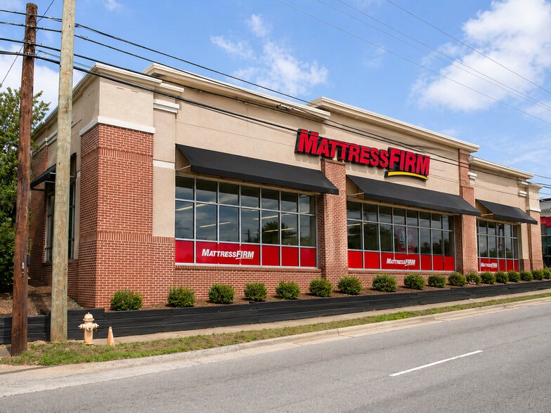 920 Hanes Mall Blvd, Winston-Salem, NC à vendre - Photo du bâtiment - Image 2 de 5