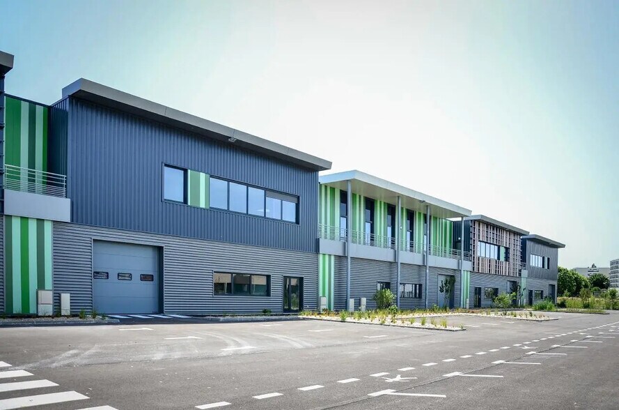 Bureau dans Conflans-Sainte-Honorine à louer - Photo du bâtiment - Image 3 de 23