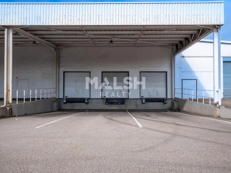 Flex dans Vénissieux à louer - Photo du bâtiment - Image 2 de 5