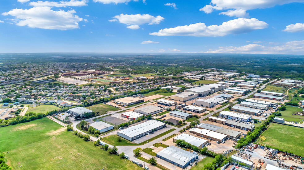 1000-1008 N Commercial Blvd, Arlington, TX for lease - Building Photo - Image 2 of 6