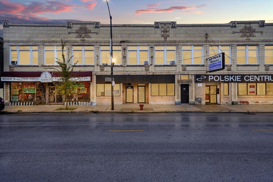 3025 N Milwaukee Ave, Chicago, IL à louer - Photo du bâtiment - Image 2 de 7
