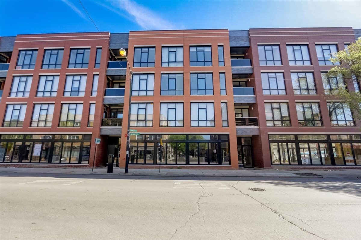 3105 N Milwaukee Ave, Chicago, IL for lease Building Photo- Image 1 of 9