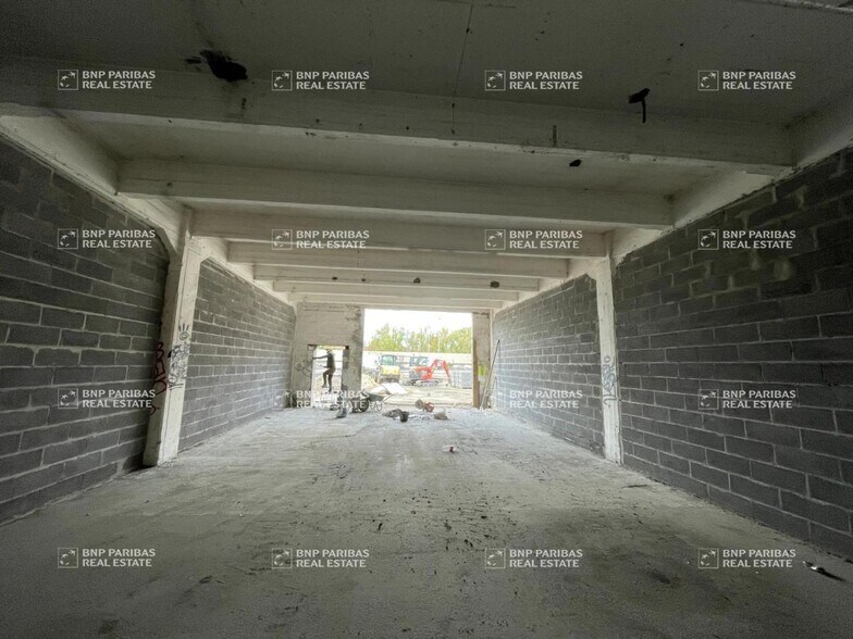 Industrial in Wasquehal for lease - Building Photo - Image 2 of 11