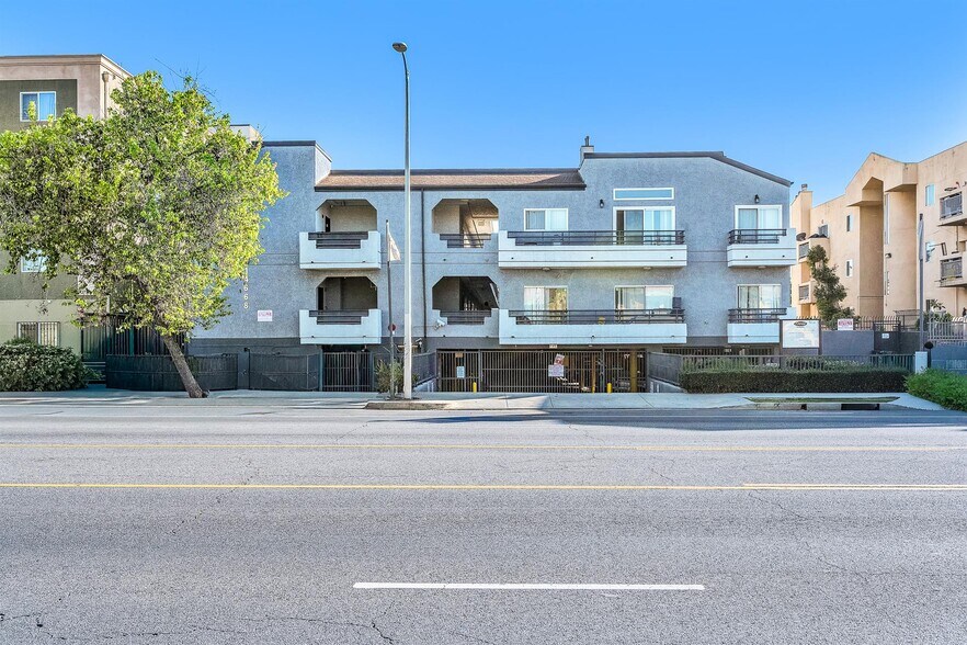 14668 Nordhoff St, Panorama City, CA à vendre - Photo du bâtiment - Image 2 de 27