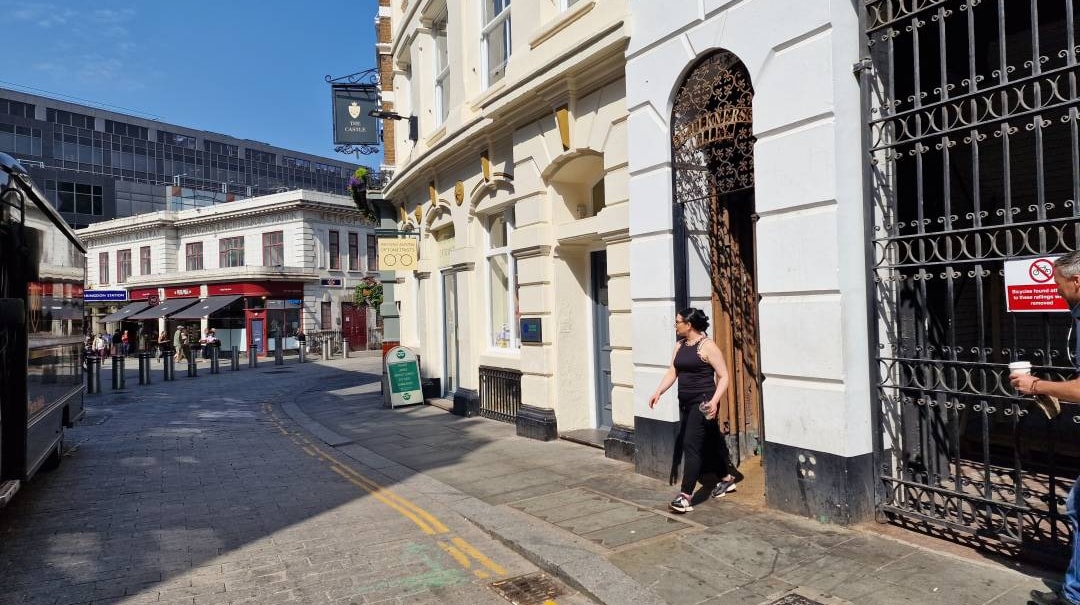 Faulkner's Aly, London for lease Building Photo- Image 1 of 11