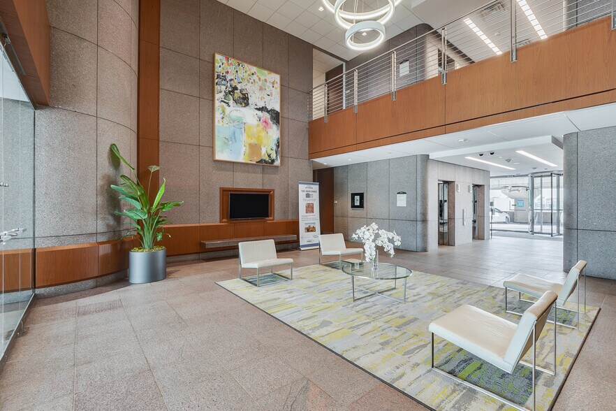 511 E John Carpenter Fwy, Irving, TX à louer - Hall d’entrée - Image 3 de 16