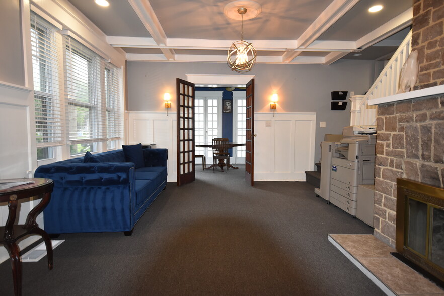 600 S White Horse Pike, Audubon, NJ for sale - Lobby - Image 2 of 22